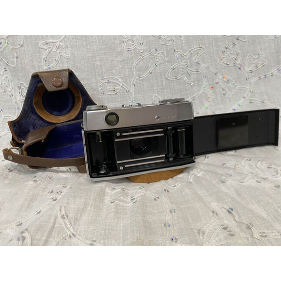 Vintage 60s Tower 18b 35mm Camera W/Carrying Case & Strap Untested Made In Japan - Picture 7 of 8